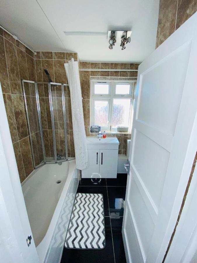 Bright, Spacious, Modern Interior Decor 2 Bedrooms Apartment With Amazing Views Londra Exterior foto