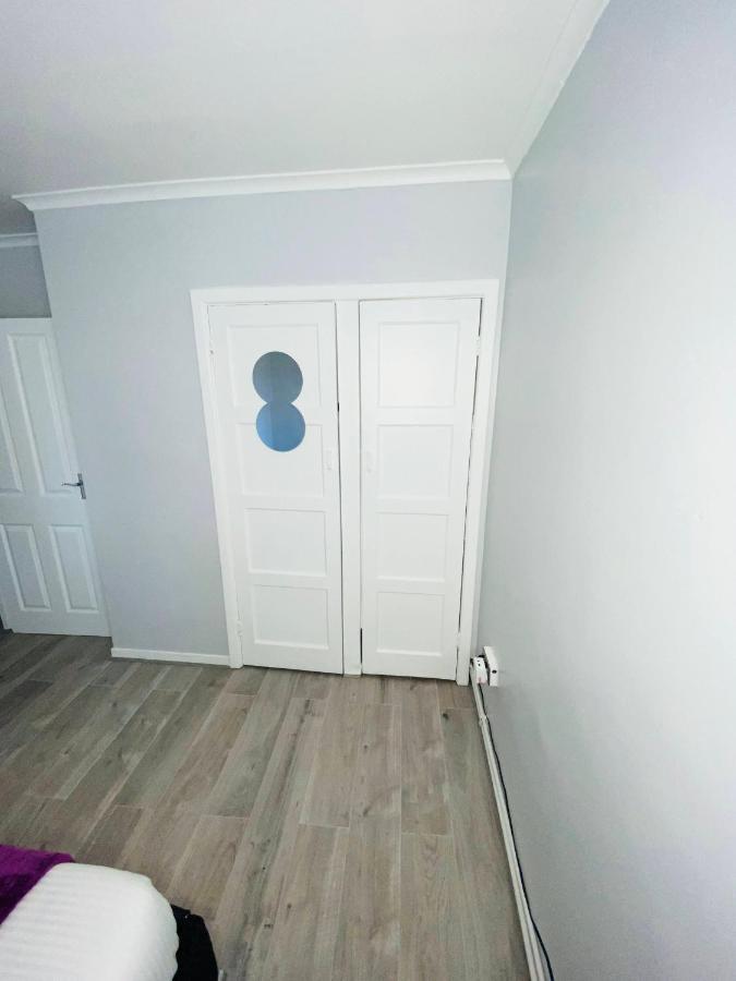 Bright, Spacious, Modern Interior Decor 2 Bedrooms Apartment With Amazing Views Londra Exterior foto
