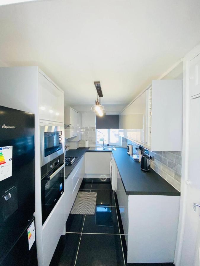 Bright, Spacious, Modern Interior Decor 2 Bedrooms Apartment With Amazing Views Londra Exterior foto