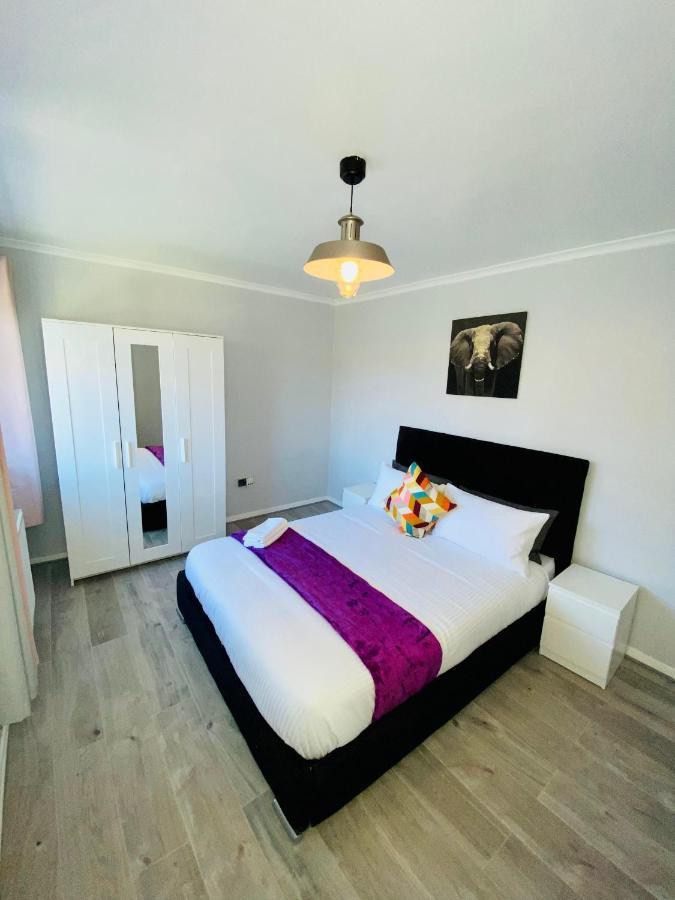 Bright, Spacious, Modern Interior Decor 2 Bedrooms Apartment With Amazing Views Londra Exterior foto