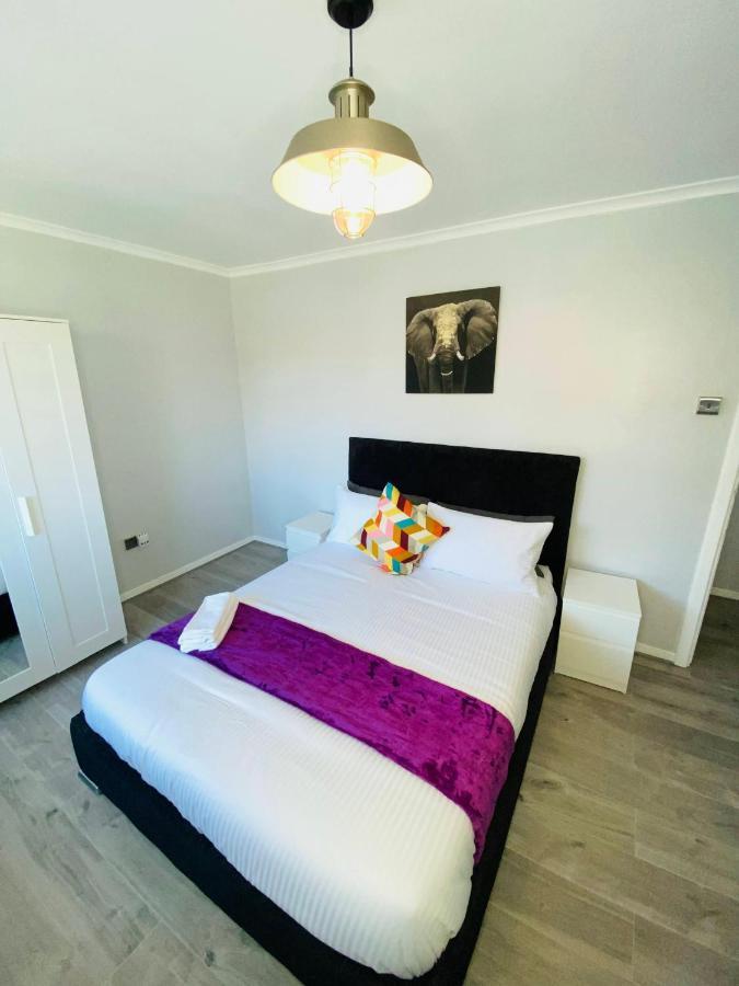 Bright, Spacious, Modern Interior Decor 2 Bedrooms Apartment With Amazing Views Londra Exterior foto